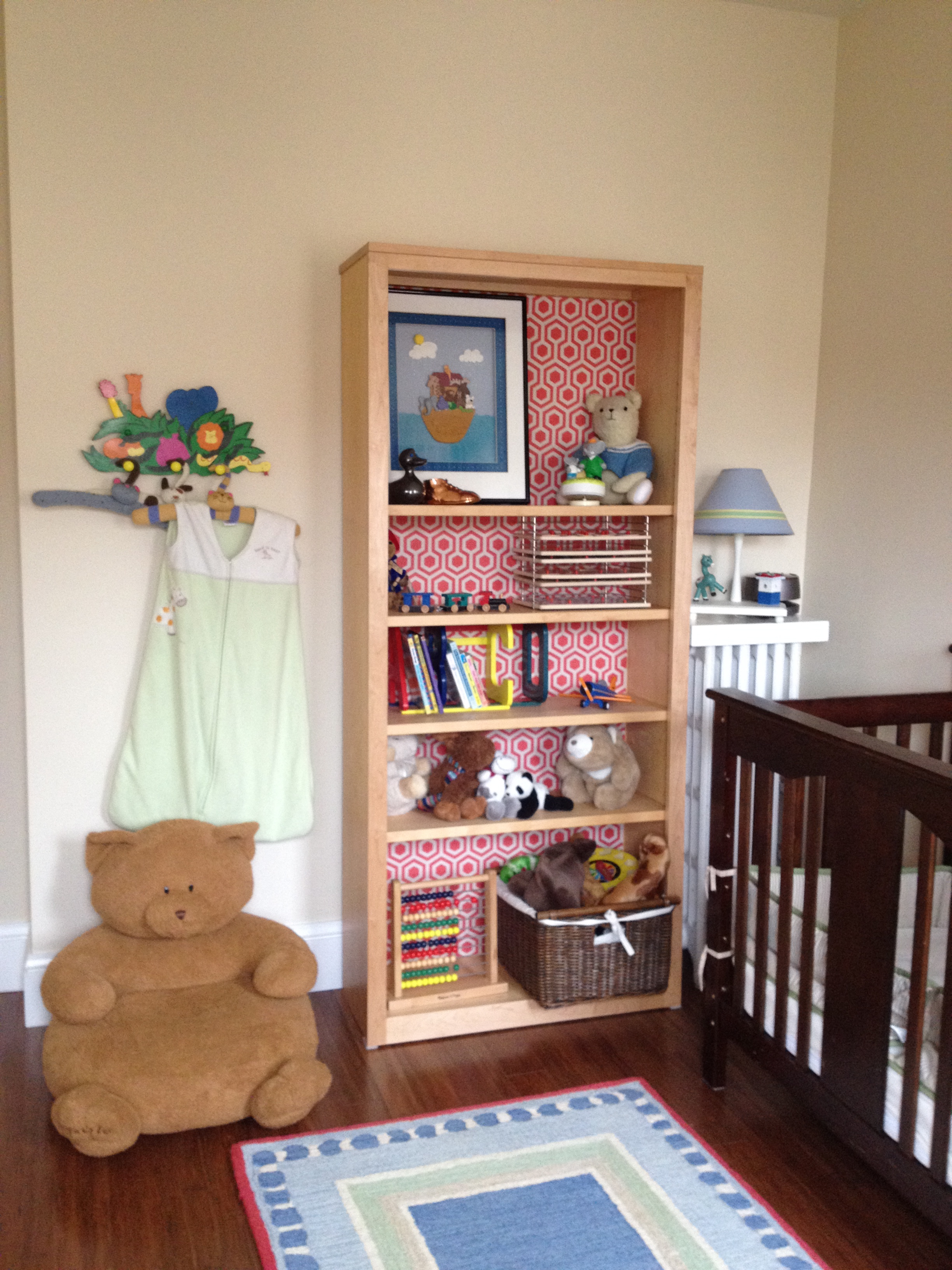 nursery bookshelf decor