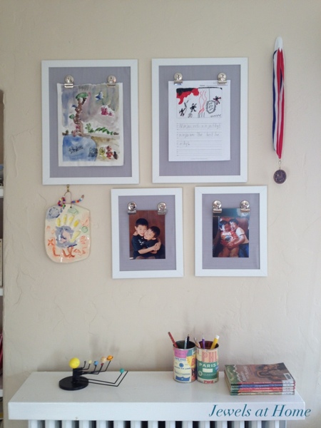 Change our your art easily with these DIY frames.  Jewels at Home.